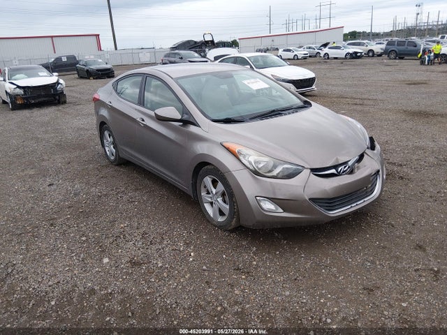 Salvage Hyundai ELANTRA Image