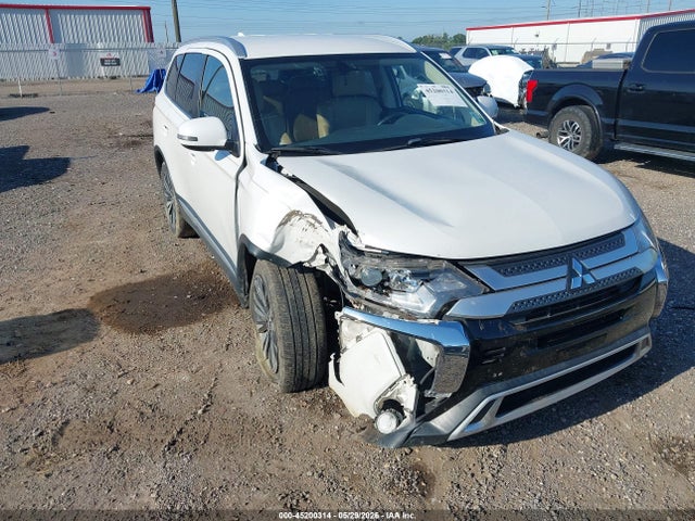 Salvage Mitsubishi Outlander Image