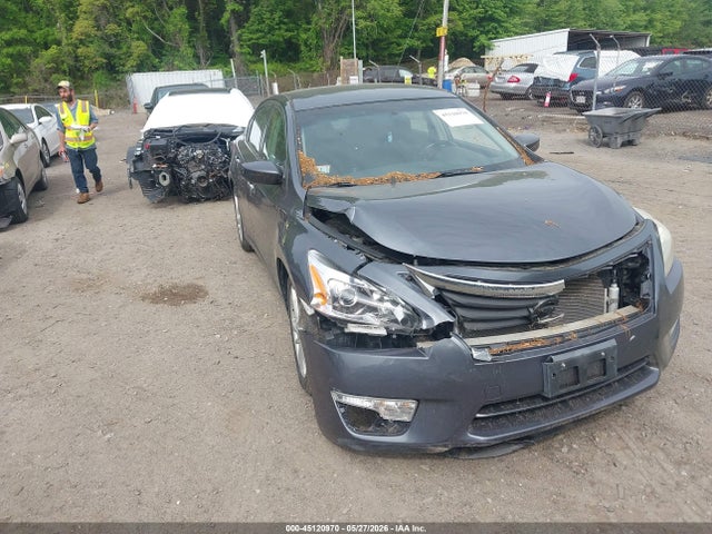 Salvage Nissan Altima Image