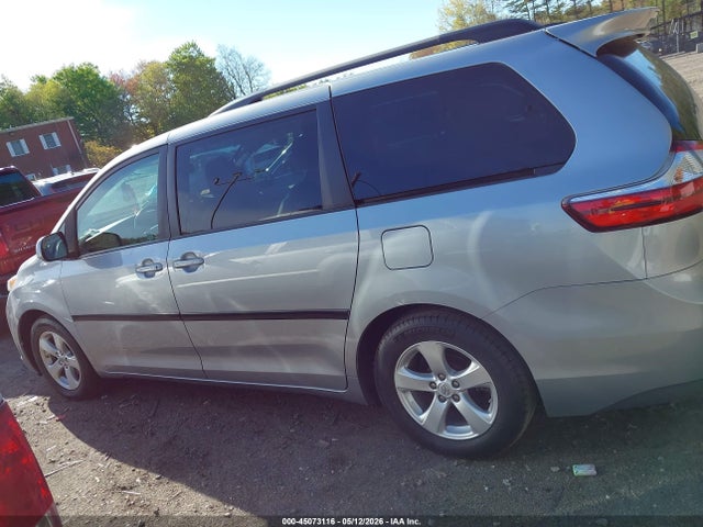 Toyota Sienna Le 8 Passenger