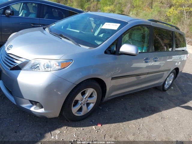 Toyota Sienna Le 8 Passenger
