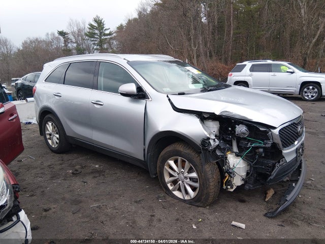 Salvage Kia Sorento Image