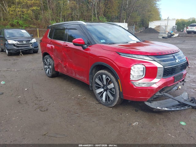 Salvage Mitsubishi Outlander Image