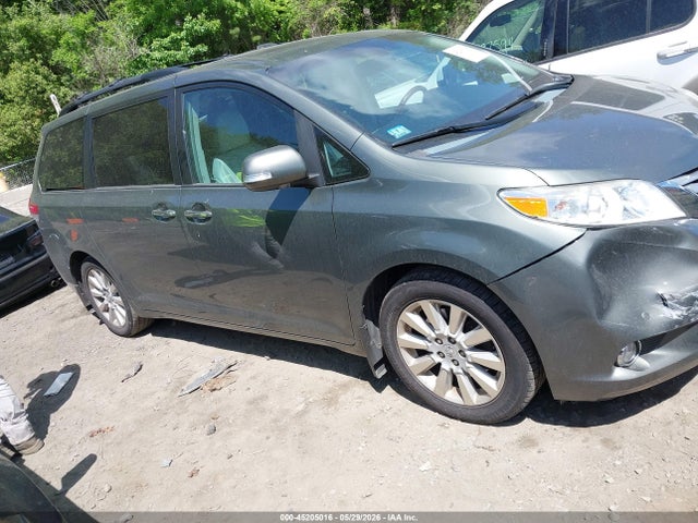 Salvage Toyota Sienna Image