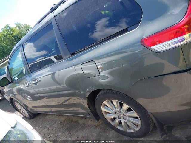 Toyota Sienna Limited 7 Passenger
