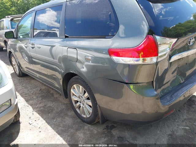 Toyota Sienna Limited 7 Passenger