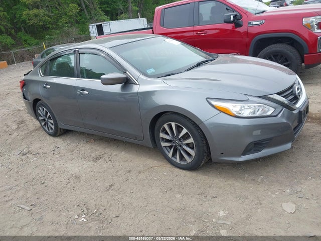 Salvage Nissan Altima Image