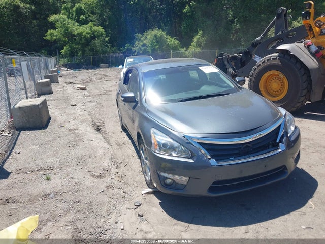 Salvage Nissan Altima Image