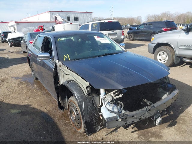 Salvage Chrysler 300c Image