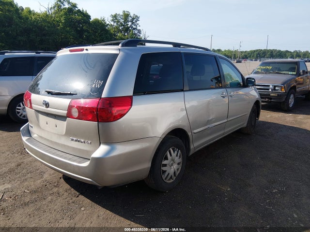 Toyota Sienna Le