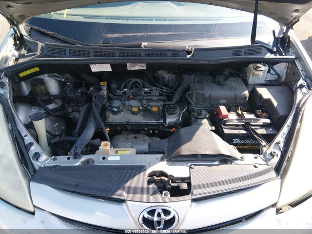 Toyota Sienna Le