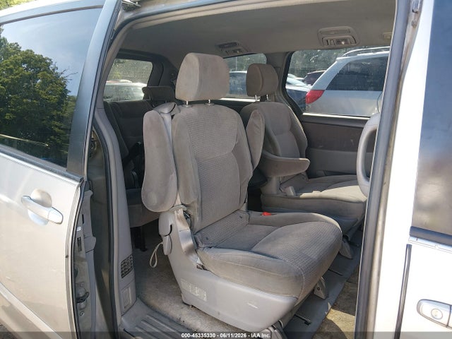 Toyota Sienna Le