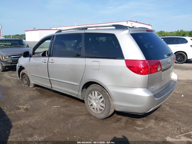Toyota Sienna Le