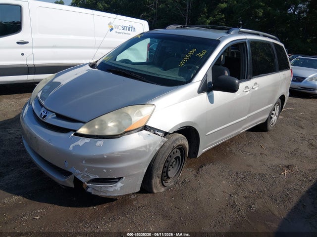 Toyota Sienna Le