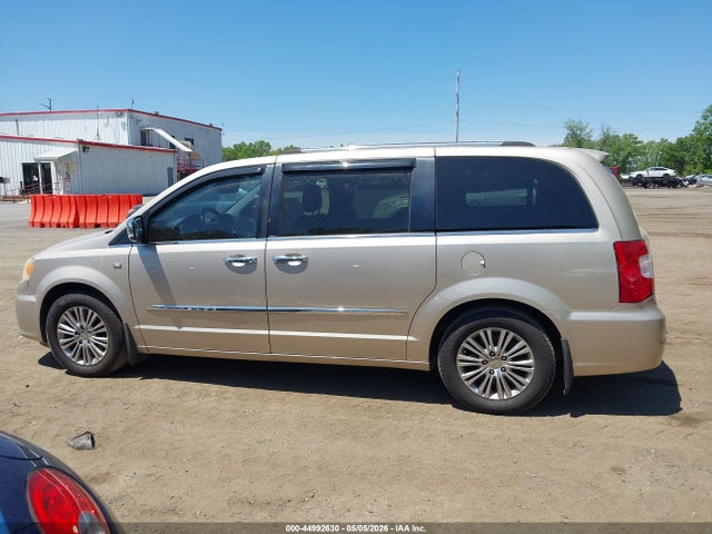 Chrysler Town & Country Touring-l 30th Anniversary