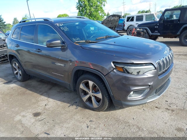 Salvage Jeep Cherokee Image