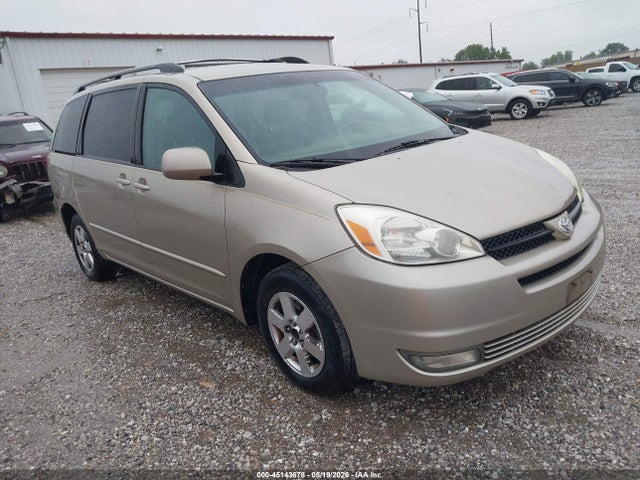 Salvage Toyota Sienna Image