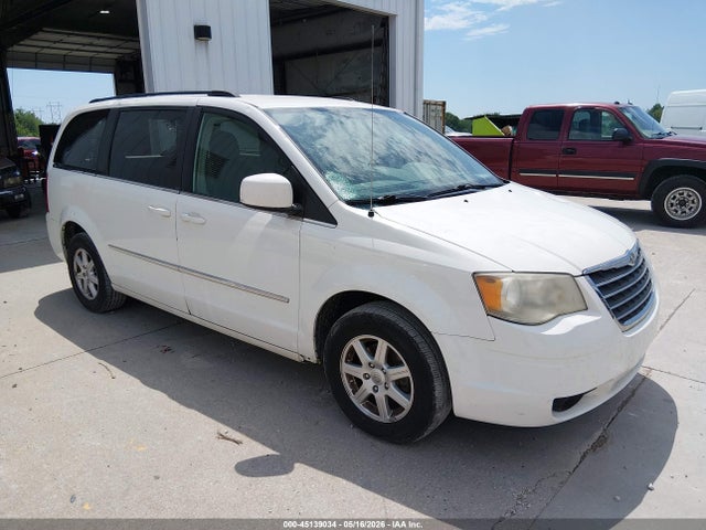 Salvage Chrysler Town & Country Image