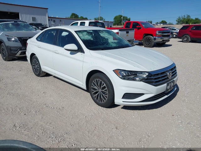 Salvage Volkswagen Jetta Image