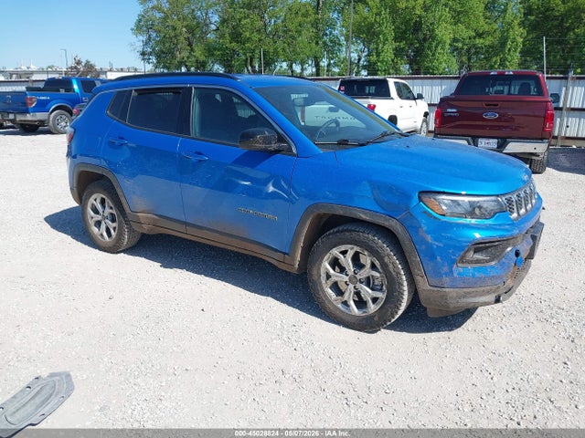 Salvage Jeep Compass Image