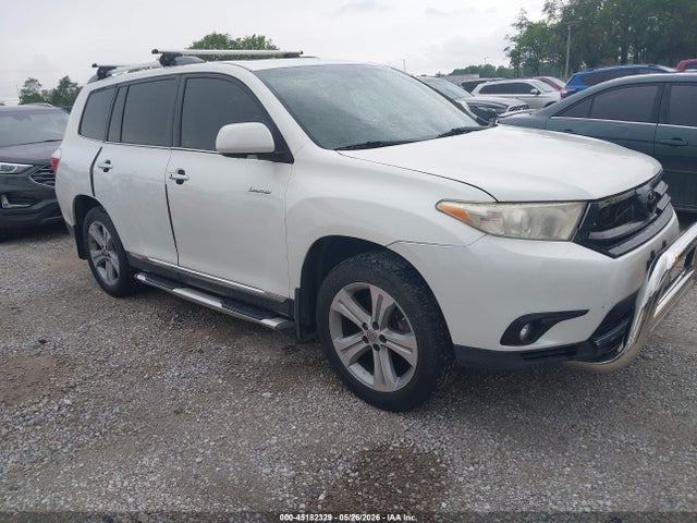 Salvage Toyota Highlander Image