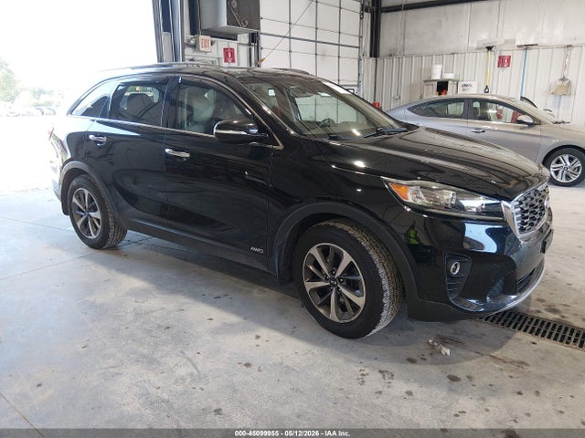 Salvage Kia Sorento Image
