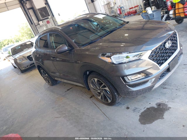 Salvage Hyundai TUCSON Image