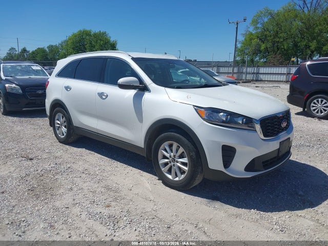 Salvage Kia Sorento Image