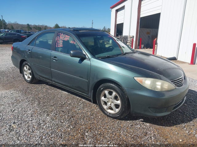 Salvage Toyota Camry Image
