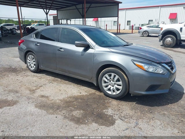 Salvage Nissan Altima Image