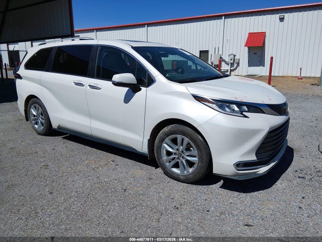 Salvage Toyota Sienna Image