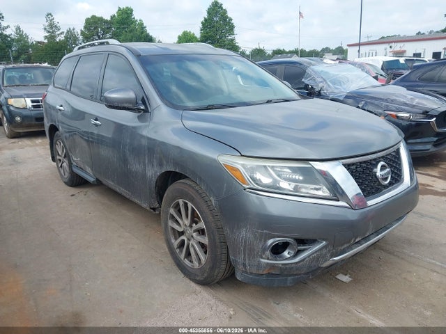 Salvage Nissan Pathfinder Image
