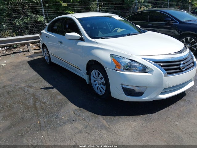Salvage Nissan Altima Image