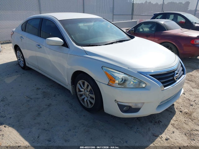Salvage Nissan Altima Image