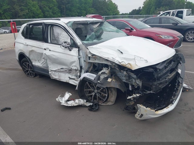 Salvage Volkswagen Tiguan Image