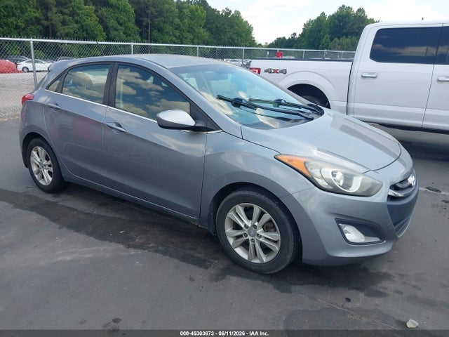 Salvage Hyundai ELANTRA Image