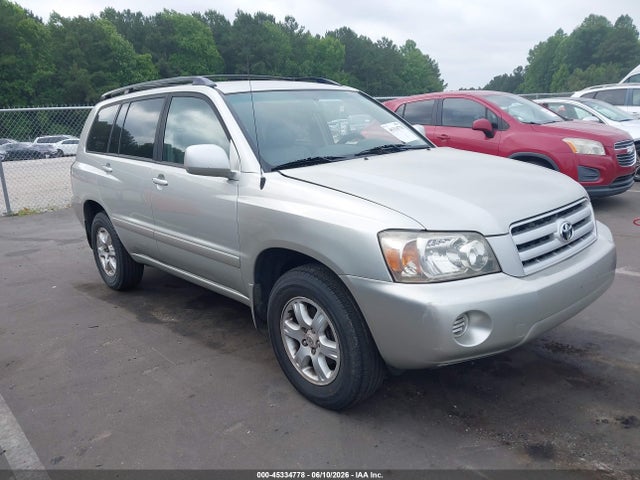 Salvage Toyota Highlander Image