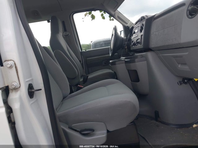 Ford E-350 Xlt