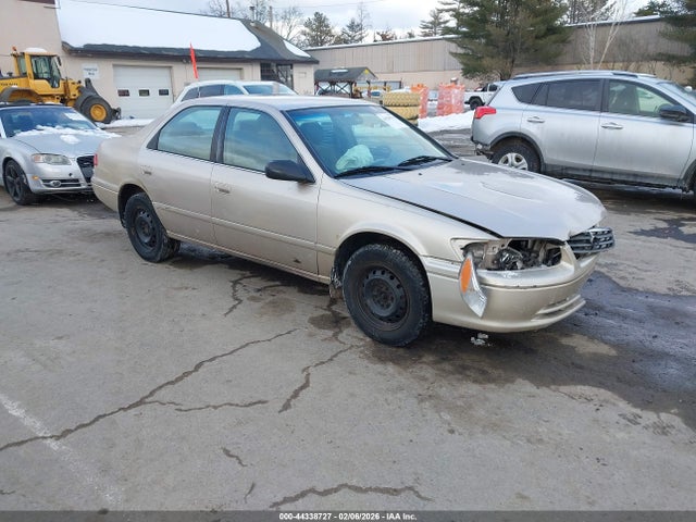 Salvage Toyota Camry Image