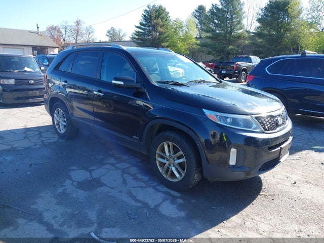 Salvage Kia Sorento Image