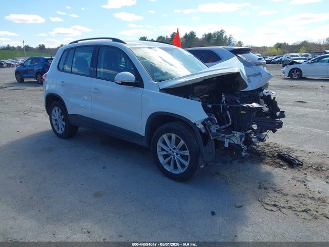 Salvage Volkswagen Tiguan Image