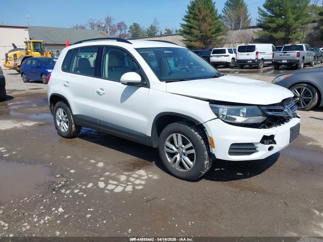 Salvage Volkswagen Tiguan Image