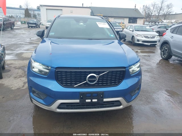 Volvo XC40 T5 R-design