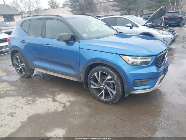 Salvage Volvo XC40 Image