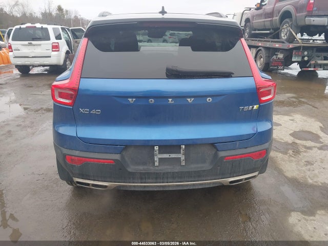 Volvo XC40 T5 R-design