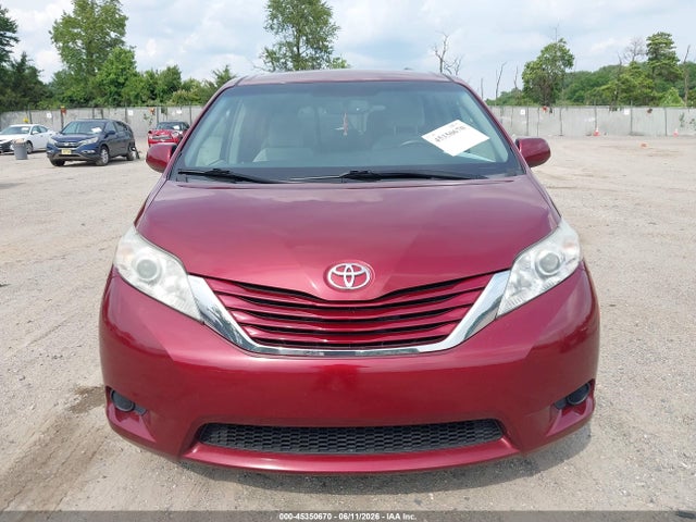 Toyota Sienna Le 8 Passenger