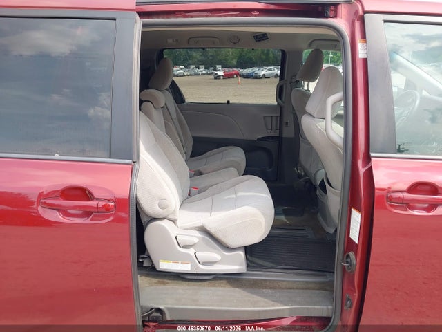 Toyota Sienna Le 8 Passenger