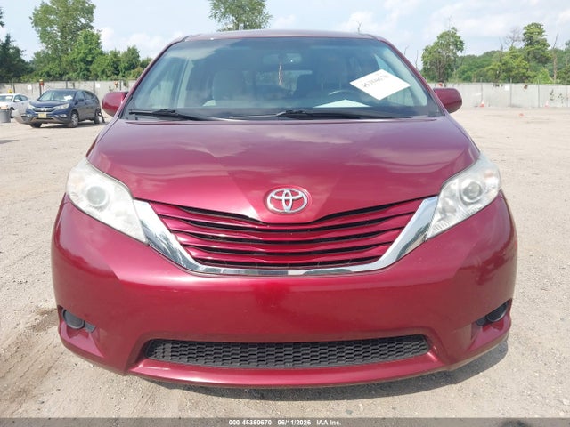 Toyota Sienna Le 8 Passenger