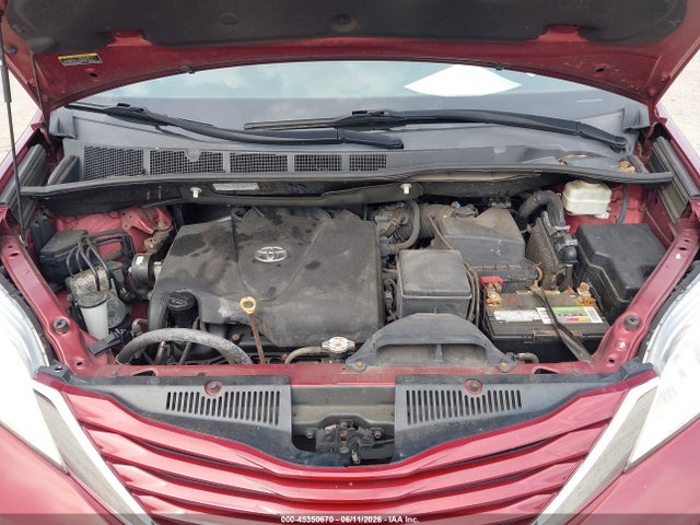 Toyota Sienna Le 8 Passenger
