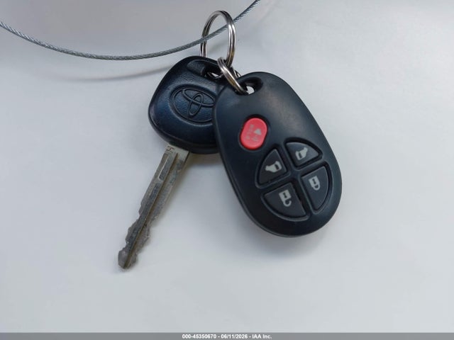 Toyota Sienna Le 8 Passenger